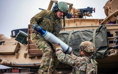 Moscova indeamna NATO sa nu mai nege trimiterea de militari in Ucraina, dupa ce un ministru polonez s-ar fi dat de gol