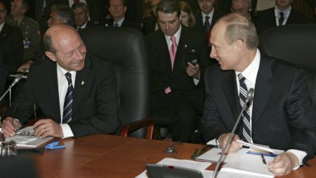 Basescu, dezvaluiri despre discutiile cu Putin: <span style='background:#EDF514'>TEZAURUL ROMANIEI</span> se afla in hrubele Kremlinului