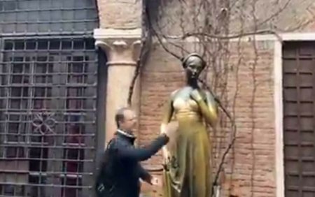 Statuia Julietei din Verona, deteriorata de atingerile turistilor. Care e zona vizata