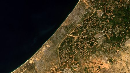 Armata israeliana a construit un drum care imparte Fasia Gaza in doua, pentru a facilita lansarea de raiduri