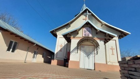Un dascal a fost injunghiat in timpul slujbei, intr-o biserica din Buzau. Victima, transferata la un spital din Bucuresti