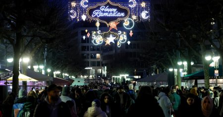 Orasul Frankfurt si-a aprins luminile festive cu ocazia Ramadanului, o premiera in Germania. Extremistii spun ca e un 