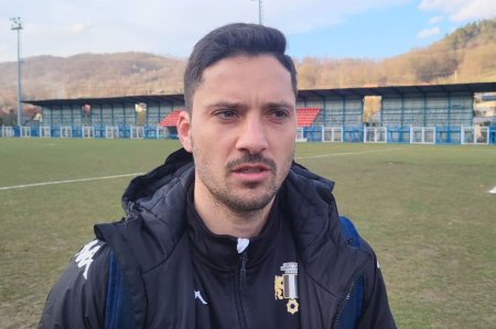 Fostul jucator al lui Dinamo, eurogol de la mijlocul terenului in meciul cu echipa antrenata de <span style='background:#EDF514'>FLORENTIN PETRE</span>