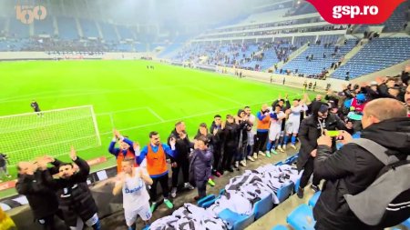 FCU Craiova - CSU Craiova 1-2. Jucatorii oaspetilor sarbatoresc alaturi de galerie succesul din derby