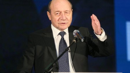 Basescu, fan Nicusor Dan, dupa ce i-a prescris 3 ani de <span style='background:#EDF514'>PUSCARIE</span>. Petrov, scos de la naftalina pentru a-i face campanie