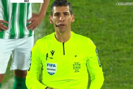 Moment istoric in Portugalia » Arbitrul a explicat intregului stadion de ce a anulat un gol!
