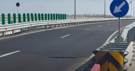 Noi probleme la podul peste Dunare de <span style='background:#EDF514'>LA BRAILA</span>. Au aparut denivelari majore in asfalt. Ce spune CNAIR VIDEO