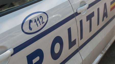 Un elev de clasa a 8-a a fost imobilizat si dus la politie dupa ce a batut un profesor