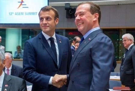 Medvedev, atac grosolan la adresa lui Emmanuel Macron! Va mirosi foarte puternic