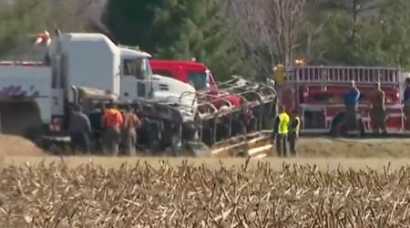 Trei copii mici, intre cei cinci morti din accidentul cu un autobuz scolar care a intrat pe <span style='background:#EDF514'>CONTRAS</span>ens, s-a lovit de un camion si a luat foc, in Illinois