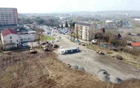 Au inceput lucrarile la centrul de mari arsi de la Tg. Mures. Va avea 25 de sali de operatii si o sectie de <span style='background:#EDF514'>TERAPIE INTENSIVA</span>