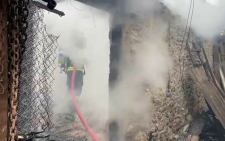 Incendiu violent in Hunedoara. Anexa unei case a fost cuprinsa de flacari
