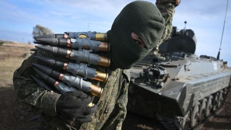 Rusia produce de trei ori mai multe <span style='background:#EDF514'>PROIECTIL</span>e de artilerie decat SUA si Europa impreuna, pentru Ucraina