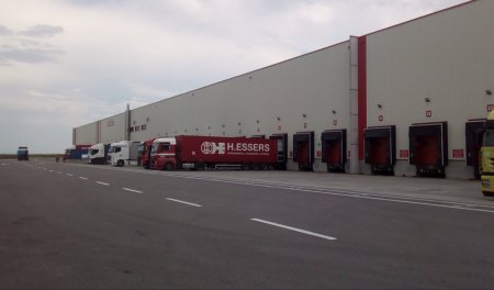 Belgienii de la H Essers construiesc pentru <span style='background:#EDF514'>AGRICOVER</span> un depozit de 10.000 mp pentru produse de protectie a plantelor si semintelor, care va deveni functional pana in august