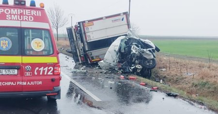 Trei accidente intr-o ora, pe E85. Un <span style='background:#EDF514'>TIR DERAPAT</span> s-a rasturnat peste o duba omorand soferul pe loc VIDEO