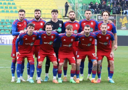 Fostele glorii iau distanta de CSA Steaua: Se cheltuie banii degeaba