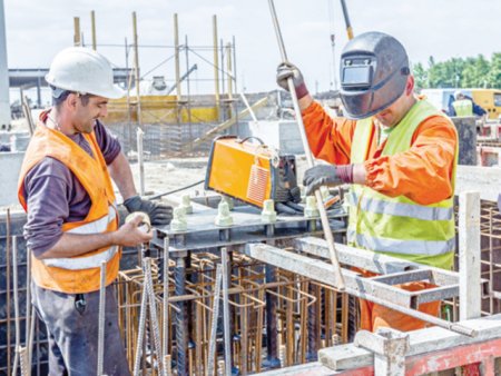 Constructorul Dumexim, controlat de antreprenorii Simona si Gabriel Dume, va realiza lucrarile de infrastructura la <span style='background:#EDF514'>PARCURI</span>le industriale Alesd si Beius, din judetul Bihor, pentru 8,2 mil. euro