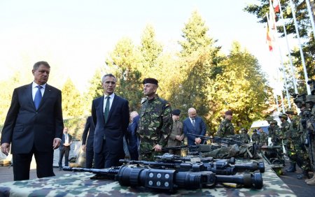 ANALIZA. Ce sanse are Klaus Iohannis sa ajunga seful NATO, desi marile puteri au anuntat ca-l sustin pe <span style='background:#EDF514'>OLANDEZUL</span> Mark Rutte