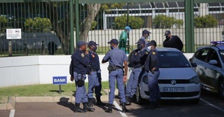 Reuters: Trei calugari de <span style='background:#EDF514'>RELIGIE</span> copta au fost ucisi in Africa de Sud