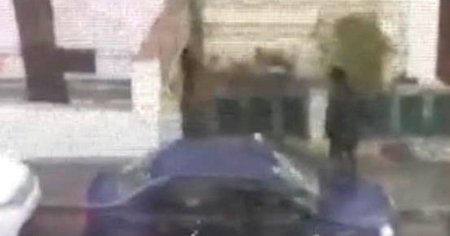 Scene socante in Capitala: femeie amenintata cu moartea. Fostul concubin s-a urcat pe capota masinii si a lovit parbrizul cu picioarele VIDEO