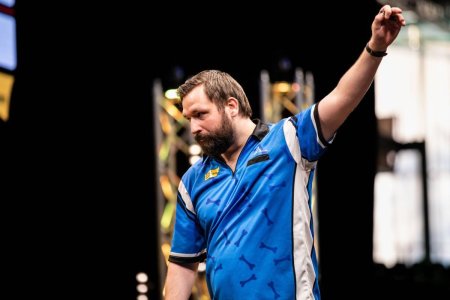 Un jucator de darts, suspendat dupa ce si-a lovit adversarul