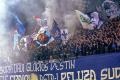 FC U Craiova si CS Universitatea Craiova, amendate drastic de FRF dupa ce fanii ambelor formatii au aruncat cu torte in teren