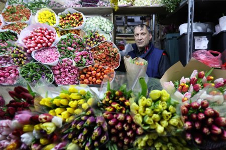 Rusii care au cumparat flori olandeze de 8 Martie sprijina Ucraina, sustine un deputat rus: Ce, noi nu putem sa ne cultivam singuri lalelele?”