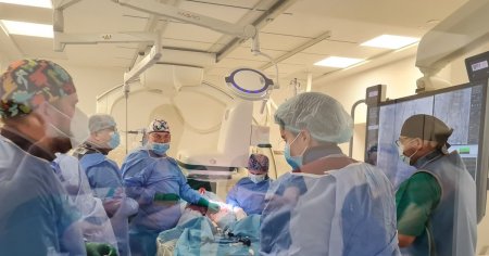 <span style='background:#EDF514'>PREMIERA MEDICALA</span> la Brasov: prima implantare transcateter a valvei aortice, facuta la un spital public