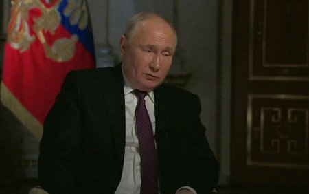 Nucleara lui Putin: Armele exista ca sa fie folosite. A pus sa fie batut cu ciocanul un opozant inaintea realegerii sale