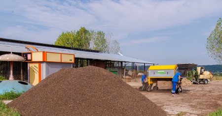 Oras din Romania, exemplu la nivel national. Transforma namolul din statia de epurare in compost. Tehnica este inregistrata la <span style='background:#EDF514'>OSIM</span>