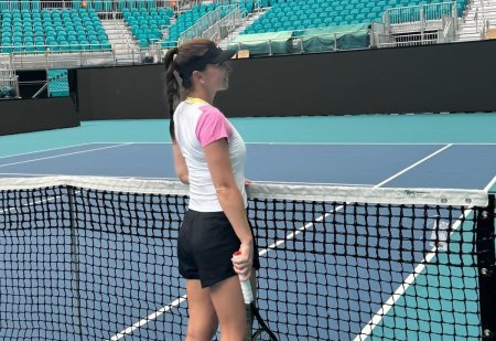 Simona Halep trage tare la antrenamente » A intrat prima data pe terenul central al turneului din Miami