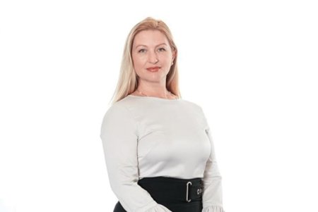 ZF IT Generation.  Raluca Alexandru si Marilena <span style='background:#EDF514'>POPOV</span>ici, membre ale clubului Women Invest in Tech: In Romania, tinerii sunt foarte buni pe partea tehnica, dar le lipseste educatie pe partea economica si de oratorie. Sunt schimbari, insa diferenta fata de Vest inca este mare