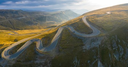 Apar noi drumuri montane spectaculoase in Romania. Regiunea este caracterizata de o salbaticie aparte