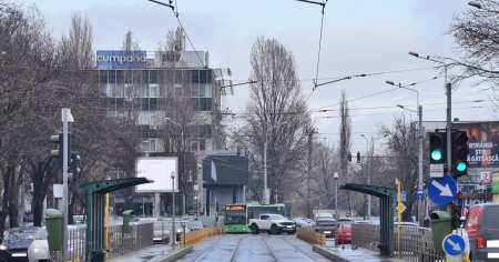 Autobuzele de pe sase STB linii vor circula, de sambata, pe calea de rulare a tramvaielor de pe Bulevardul Aerogarii