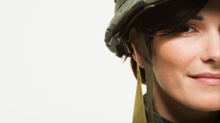 Ne reinarmam pentru a evita razboiul | Serviciu militar obligatoriu pentru femei intr-o tara din Europa