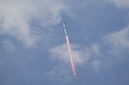 Mega-racheta Starship, lansata cu succes la a treia incercare, insa inregistreaza un esec la revenirea pe <span style='background:#EDF514'>TERRA</span>