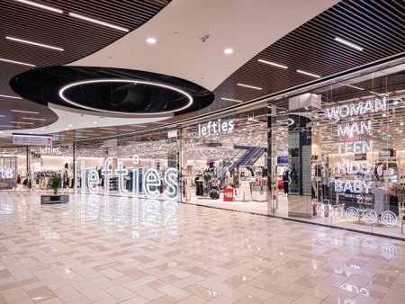 ANALIZA ZF. Pariul pe discount se extinde din zona de alimente si in piata de moda: Outlet-urile si magazinele cu preturi mici castiga teren intr-o perioada in care romanii sunt tot mai precauti la <span style='background:#EDF514'>SHOPPING</span>