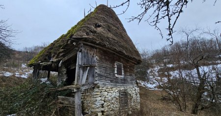 Paradoxul satelor pustii din muntii <span style='background:#EDF514'>HUNEDOARE</span>i. Casele pitoresti sunt ravnite degeaba de romani VIDEO