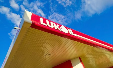 ANPC a dispus oprirea temporara a prestarii serviciilor pentru 4 statii din reteaua <span style='background:#EDF514'>LUKOIL</span>