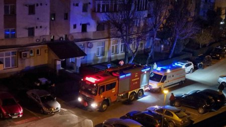 Incendiu intr-un bloc din Targu Jiu. O persoana a fost gasita in stare de inconstienta in apartament si resuscitata la fata locului