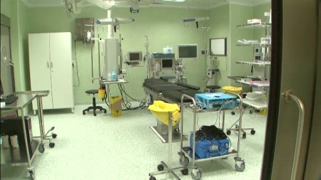 Un chirurg de la Spitalul Floreasca este acuzat ca a atacat un alt medic cu electroca<span style='background:#EDF514'>UTERUL</span> in timpul unei operatii