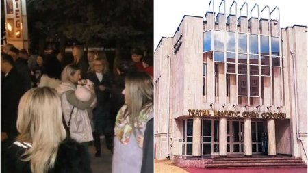 Proteste in fata Teatrului 