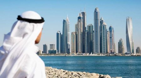 Banii din petrol merg in Inteligenta Artificiala. Emiratelor Arabe Unite se afla in discutii cu creatorul Chat GPT pentru o invetitie uriasa