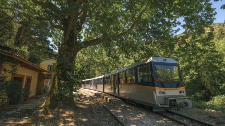 Romanii vor putea circula cu trenul direct din Bucuresti pana in Grecia. Proiectul este finantat din fonduri europene