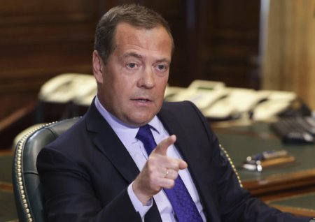 Medvedev, atac plin de jigniri despre Tezaur si Romania: 