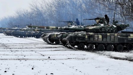 Cel mai important aliat al lui Putin si-a trimis tancurile la granita cu un stat NATO