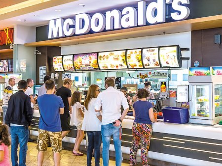 McDonald's, <span style='background:#EDF514'>LOVITA</span> de o defectiune de sistem: restaurante inchise in toata lumea