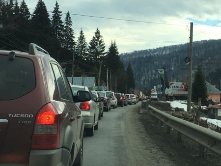 Restrictii in trafic, intre Brasov si Poiana Brasov, pentru <span style='background:#EDF514'>FESTIVALUL</span> Massif