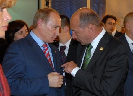 <span style='background:#EDF514'>BASESCU</span> l-a intrebat pe Putin de tezaurul romanesc. Raspunsul, unul halucinant