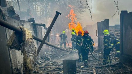 <span style='background:#EDF514'>DOUBLE</span> tap cu rachete la Odesa. Cel putin 14 morti si 46 de raniti. Un paramedic si un salvator au fost ucisi